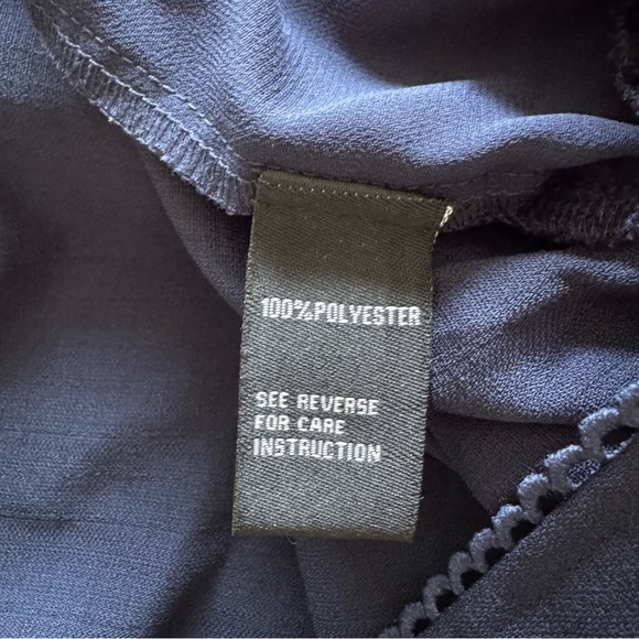 Cliche Navy Blouse with smocked detail on the bottom and sleeves - Size M - Picture 6 of 7